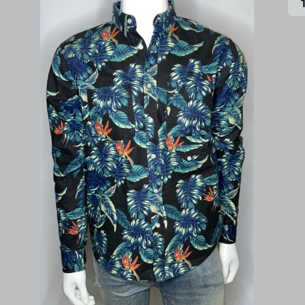 10 Deep Button-Up Tropical Longsleeve